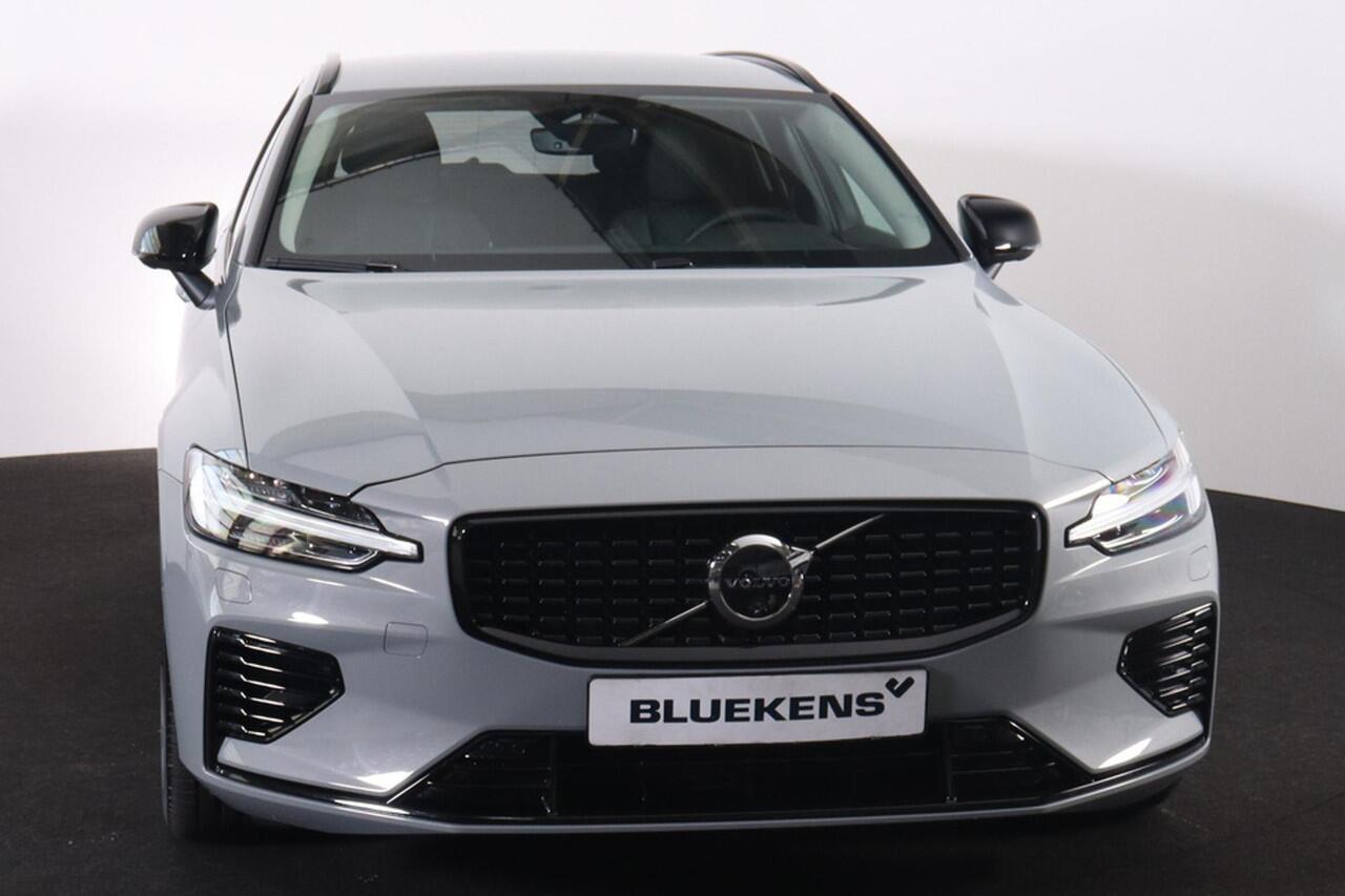 Volvo V60 T6 Recharge AWD Plus Dark - LONG RANGE - IntelliSafe Assist & Surround - 360º Camera - Harman/Kardon audio - Adaptieve LED koplampen - Verwarmde voorstoelen, stuur & achterbank - Parkeersensoren voor & achter - Elektr. bedienb. voorstoelen met geheugen - 