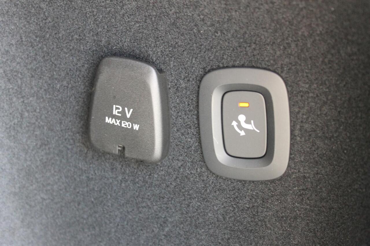 Volvo V60 T6 350PK Autm. Plug-in hybrid AWD Plus Dark Long Range / Google infotainment / Semi elekrisch wegklapbare trekhaak / Verwarmbare voorruit / Elektrisch bedienbare voorstoelen met geheugen / Verwarmbare voorstoelen