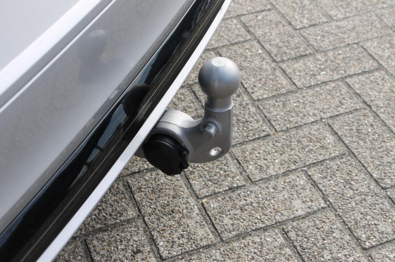 Volvo V60 T6 350PK Autm. Plug-in hybrid AWD Plus Dark Long Range / Google infotainment / Semi elekrisch wegklapbare trekhaak / Verwarmbare voorruit / Elektrisch bedienbare voorstoelen met geheugen / Verwarmbare voorstoelen