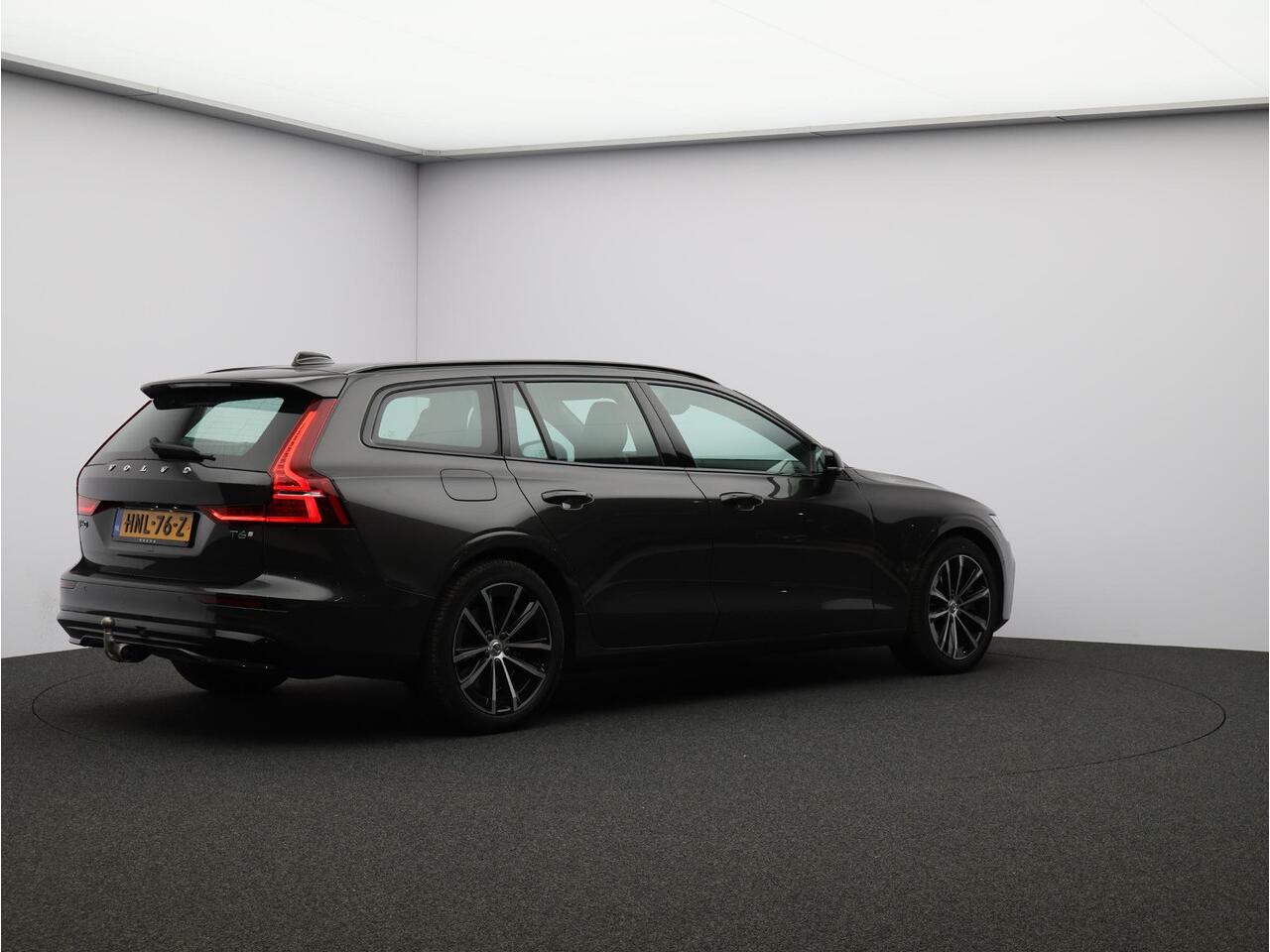 Volvo V60 2.0 T6 Plug-in hybrid AWD Plus Dark / Trekhaak / 360 Camera / Harman Kardon / Elektrische Stoelen / Stoel+Stuurverwarming / BLIS / Keyless / Adaptive Cruise /