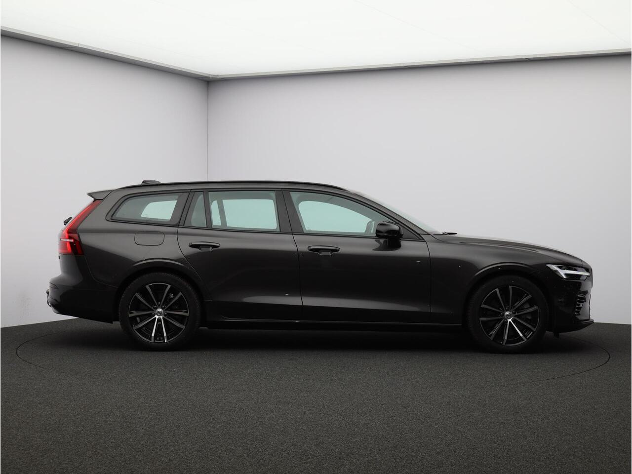 Volvo V60 2.0 T6 Plug-in hybrid AWD Plus Dark / Trekhaak / 360 Camera / Harman Kardon / Elektrische Stoelen / Stoel+Stuurverwarming / BLIS / Keyless / Adaptive Cruise /