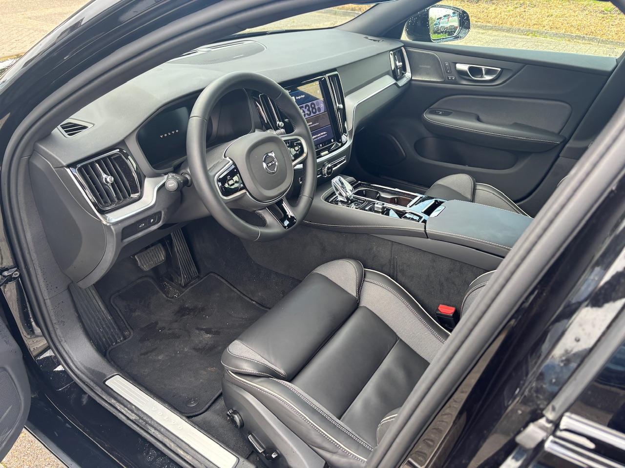 Volvo V60 T6 Plug-in hybrid AWD Plus Dark | 360 Camera | Memoryseats | Trekhaak