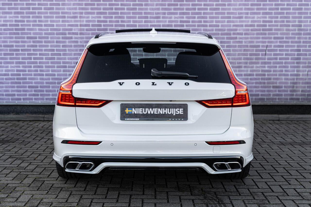 Volvo V60 T6 Recharge AWD Ultra Dark | Styling Kit | Sport Pack | Sportstoelen | Head-Up Display | Schuif-/Kanteldak | Getint Glas | Dodehoekdetectie | Harman Kardon Audio | Stuur-/Stoelverwarming Voor + Achter | Elek. Achterklep | 20" LM | | Google | Longe Range