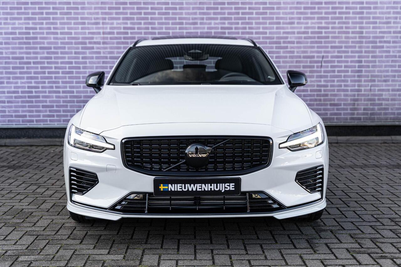 Volvo V60 T6 Recharge AWD Ultra Dark | Styling Kit | Sport Pack | Sportstoelen | Head-Up Display | Schuif-/Kanteldak | Getint Glas | Dodehoekdetectie | Harman Kardon Audio | Stuur-/Stoelverwarming Voor + Achter | Elek. Achterklep | 20" LM | | Google | Longe Range