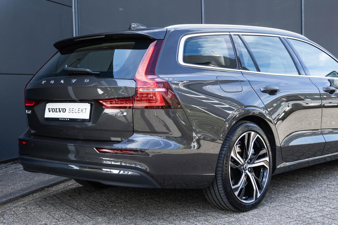 Volvo V60 T6 Plug-in hybrid AWD Plus Bright | Lederen interieur | Semi Elektrische Trekhaak | Keyless | Climate Pack | Elektrisch verstelbare stoelen | Adaptieve Cruise Control | Google Infotainment | 19 inch Lichtmetalen velgen | Parkeercamera en sensoren rondom |