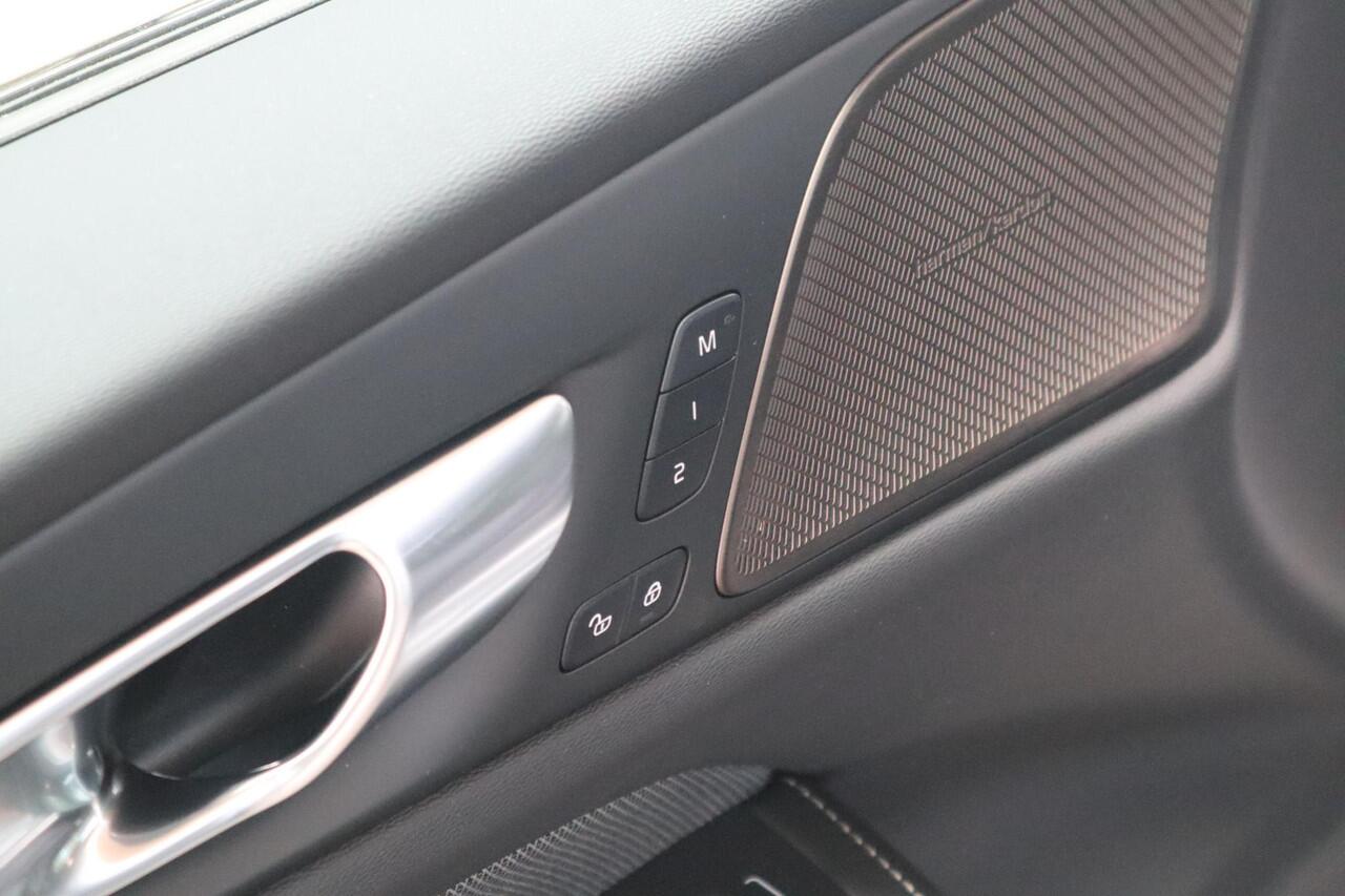 Volvo V60 2.0 T6 Plug-in hybrid AWD Plus Dark |Nieuw uit voorraad leverbaar!|