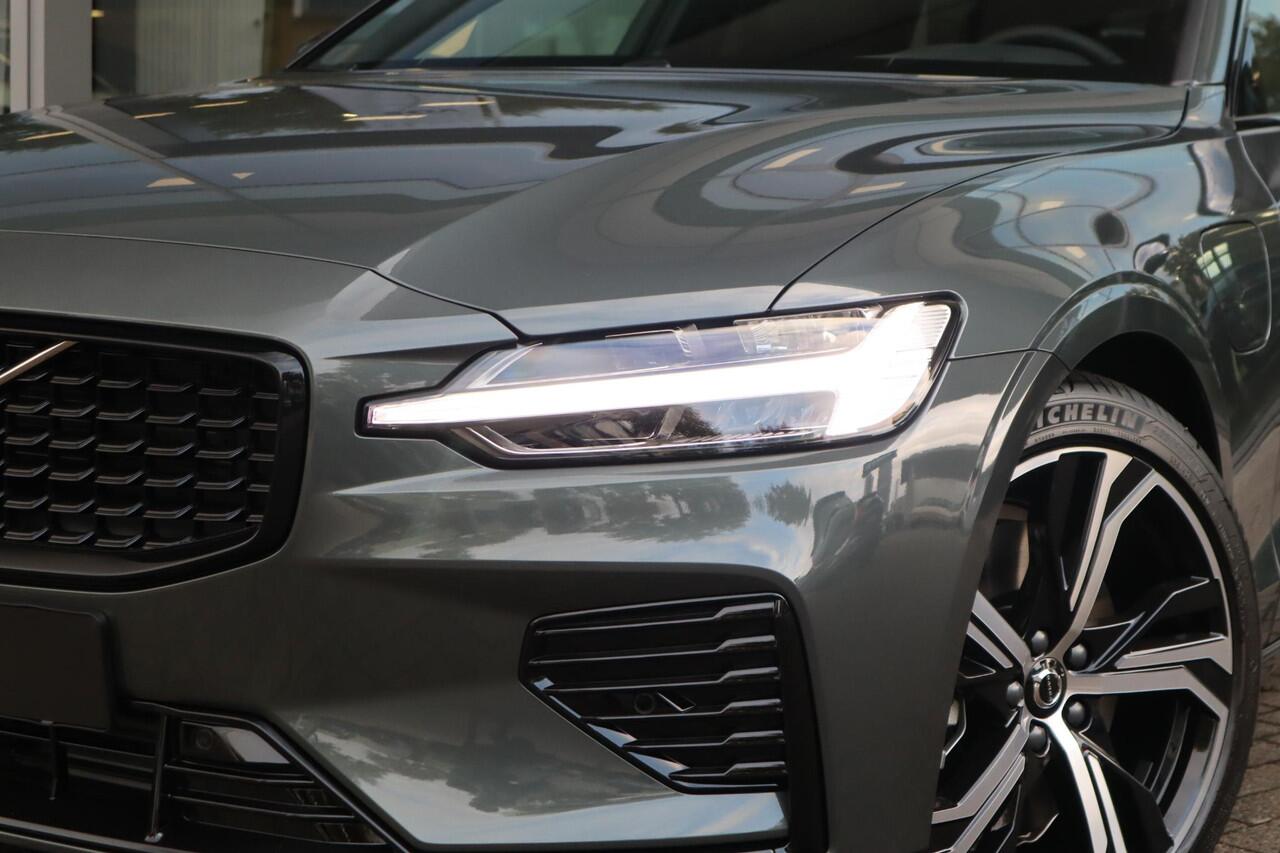 Volvo V60 2.0 T6 Plug-in hybrid AWD Plus Dark |Nieuw uit voorraad leverbaar!|