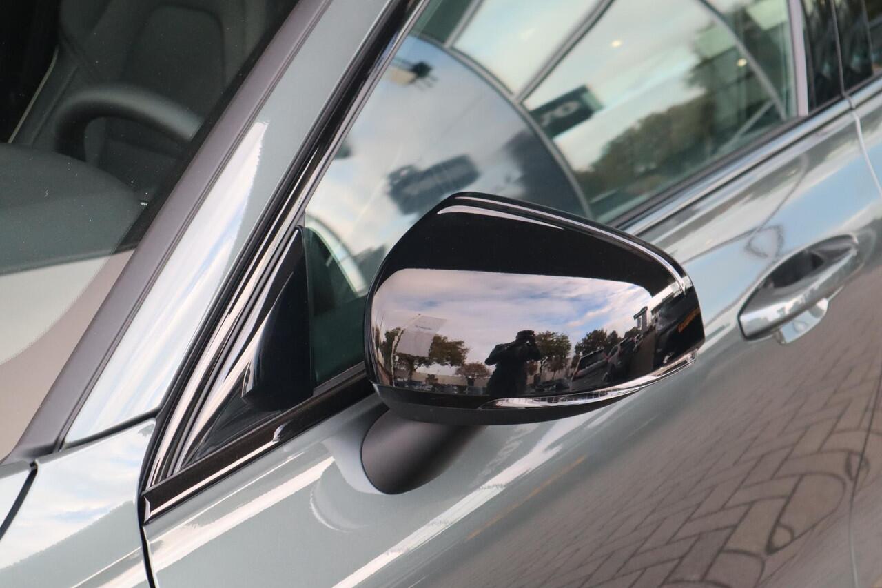 Volvo V60 2.0 T6 Plug-in hybrid AWD Plus Dark |Nieuw uit voorraad leverbaar!|