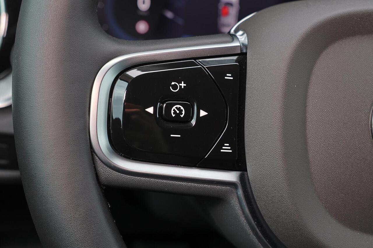 Volvo V60 T6 Recharge AWD Plus Dark - IntelliSafe Assist & Surround - 360º Camera - Harman/Kardon audio - Adaptieve LED koplampen - Verwarmde voorstoelen, stuur & achterbank - Parkeersensoren voor & achter - Elektr. bedienb. voorstoelen met geheugen - Extra getint 