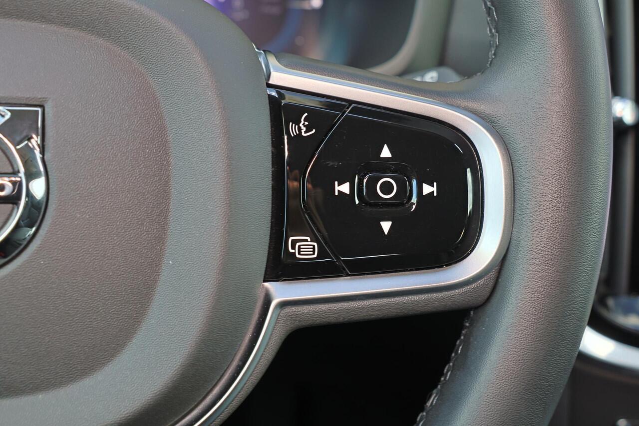 Volvo V60 T6 Recharge AWD Plus Dark - IntelliSafe Assist & Surround - 360º Camera - Harman/Kardon audio - Adaptieve LED koplampen - Verwarmde voorstoelen, stuur & achterbank - Parkeersensoren voor & achter - Elektr. bedienb. voorstoelen met geheugen - Extra getint 