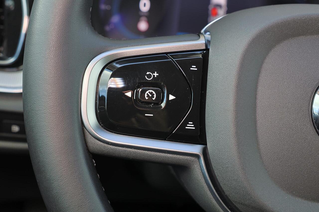 Volvo V60 T6 Recharge AWD Plus Dark - IntelliSafe Assist & Surround - 360º Camera - Harman/Kardon audio - Adaptieve LED koplampen - Verwarmde voorstoelen, stuur & achterbank - Parkeersensoren voor & achter - Elektr. bedienb. voorstoelen met geheugen - Extra getint 