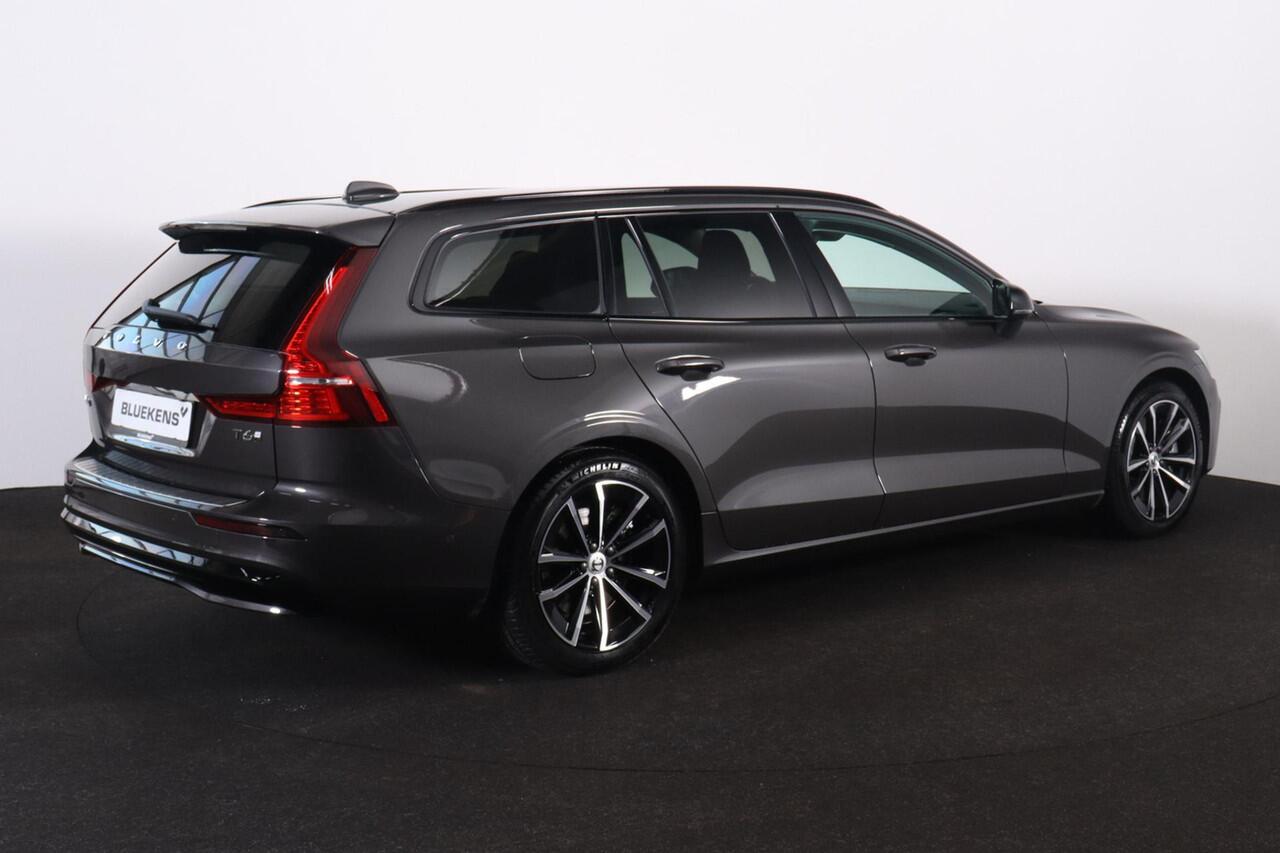 Volvo V60 T6 Recharge AWD Plus Dark - IntelliSafe Assist & Surround - 360º Camera - Harman/Kardon audio - Adaptieve LED koplampen - Verwarmde voorstoelen, stuur & achterbank - Parkeersensoren voor & achter - Elektr. bedienb. voorstoelen met geheugen - Extra getint 