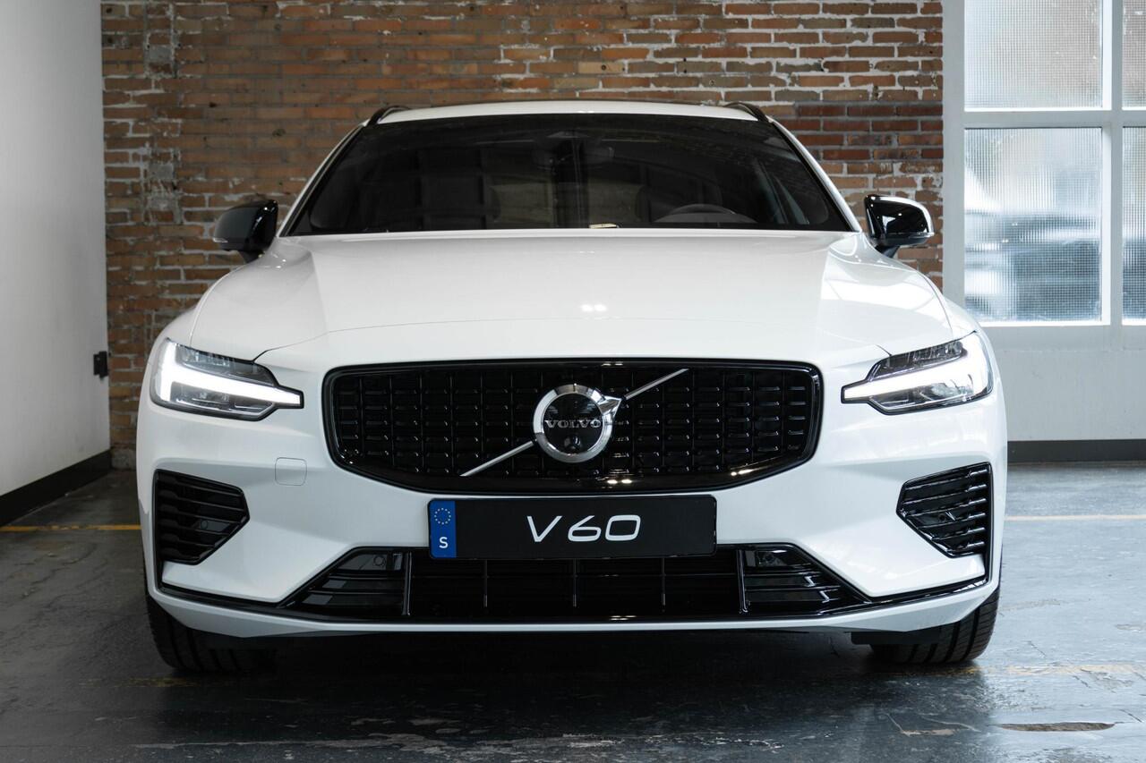 Volvo V60 T6 Plug-in hybrid AWD Plus Dark | Head-Up Display | Schuif/Kantel Panoramadak | Harman Kardon Premium Audio | Nappa Lederen Contourstoelen | 360º Camera | Keyless
