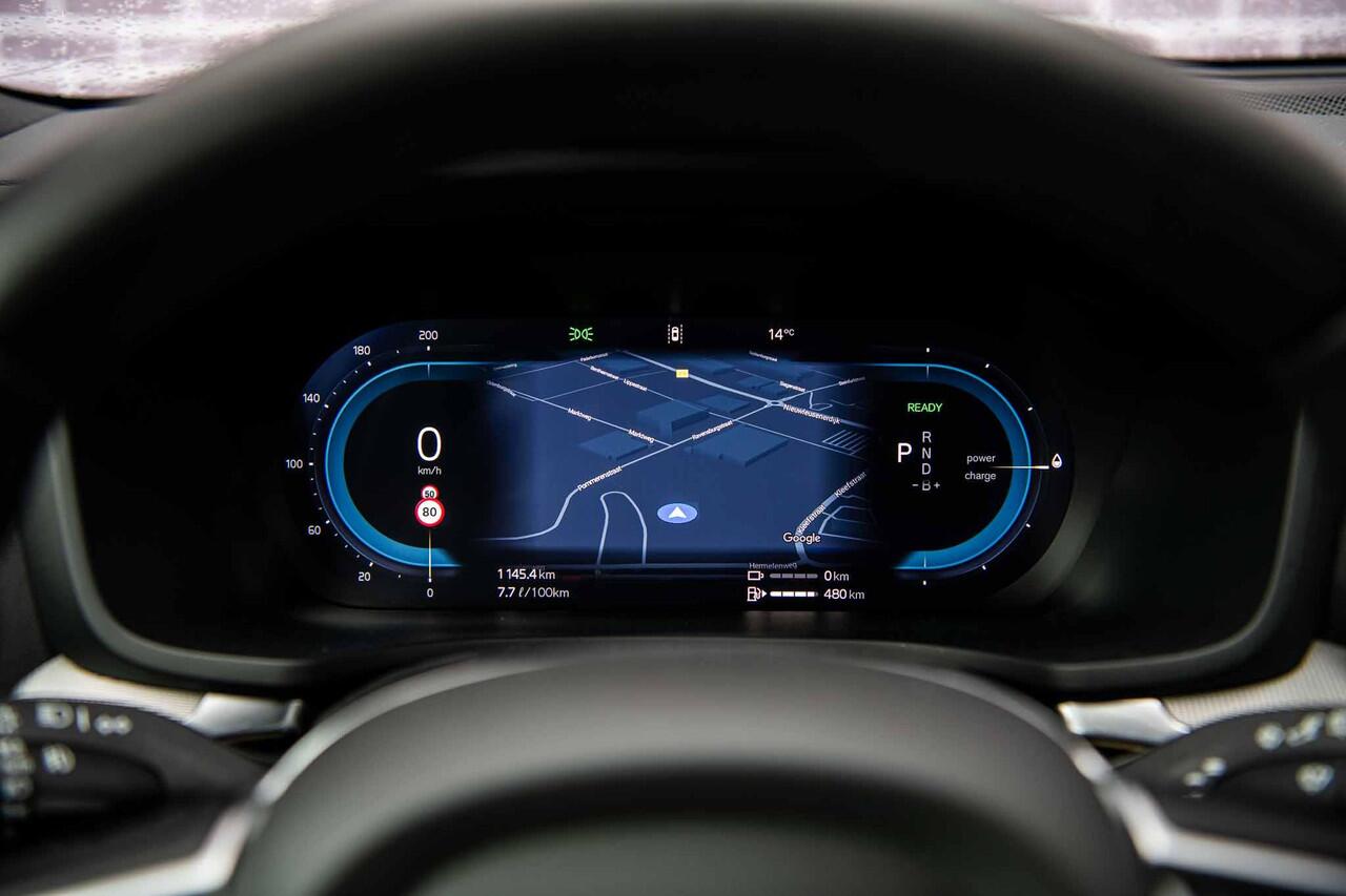 Volvo V60 2.0 T6 Plug-in hybrid AWD Plus Dark | Trekhaak | 360 camera | Harman Kardon audio | Stoel- en stuurwielverwarming | Adaptive cruise control | Dode hoek detectie BLIS |