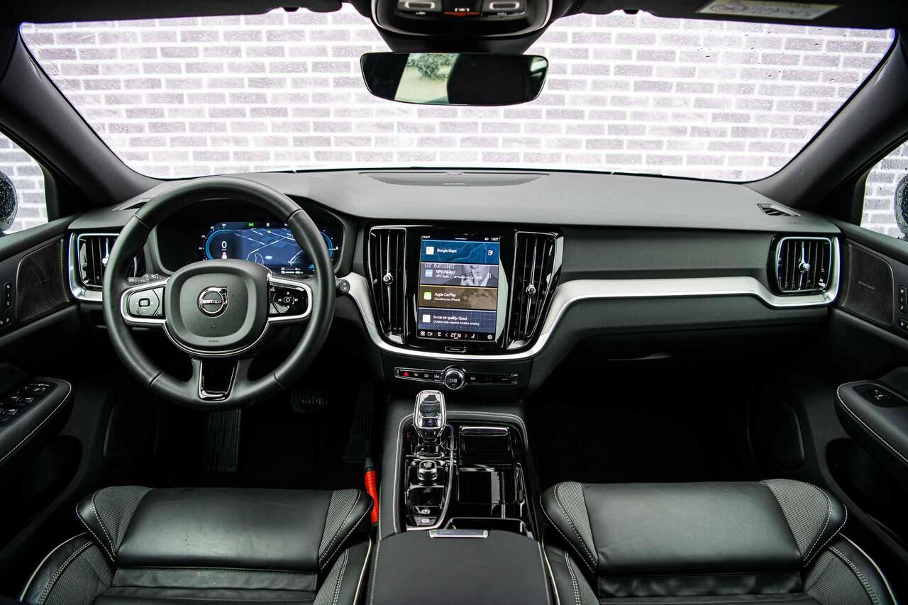 Volvo V60 2.0 T6 Plug-in hybrid AWD Plus Dark | Trekhaak | 360 camera | Harman Kardon audio | Stoel- en stuurwielverwarming | Adaptive cruise control | Dode hoek detectie BLIS |