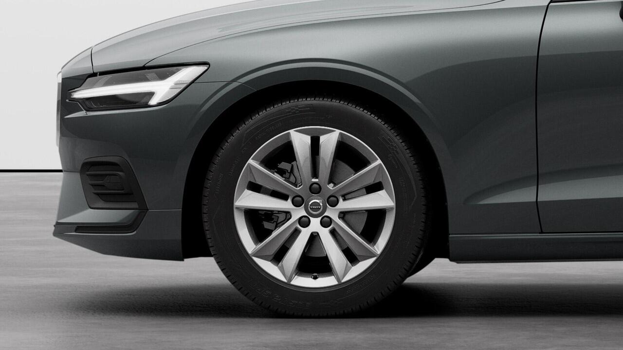 Volvo V60 2.0 B4 Essential | Verwacht Dec. 2025 | Adaptieve Cruise Control | Dodehoekwaarschuwing | Stoelverwarming V+A | Stuurwielverwarming | Parkeersensoren V+A | Achteruitrijcamera