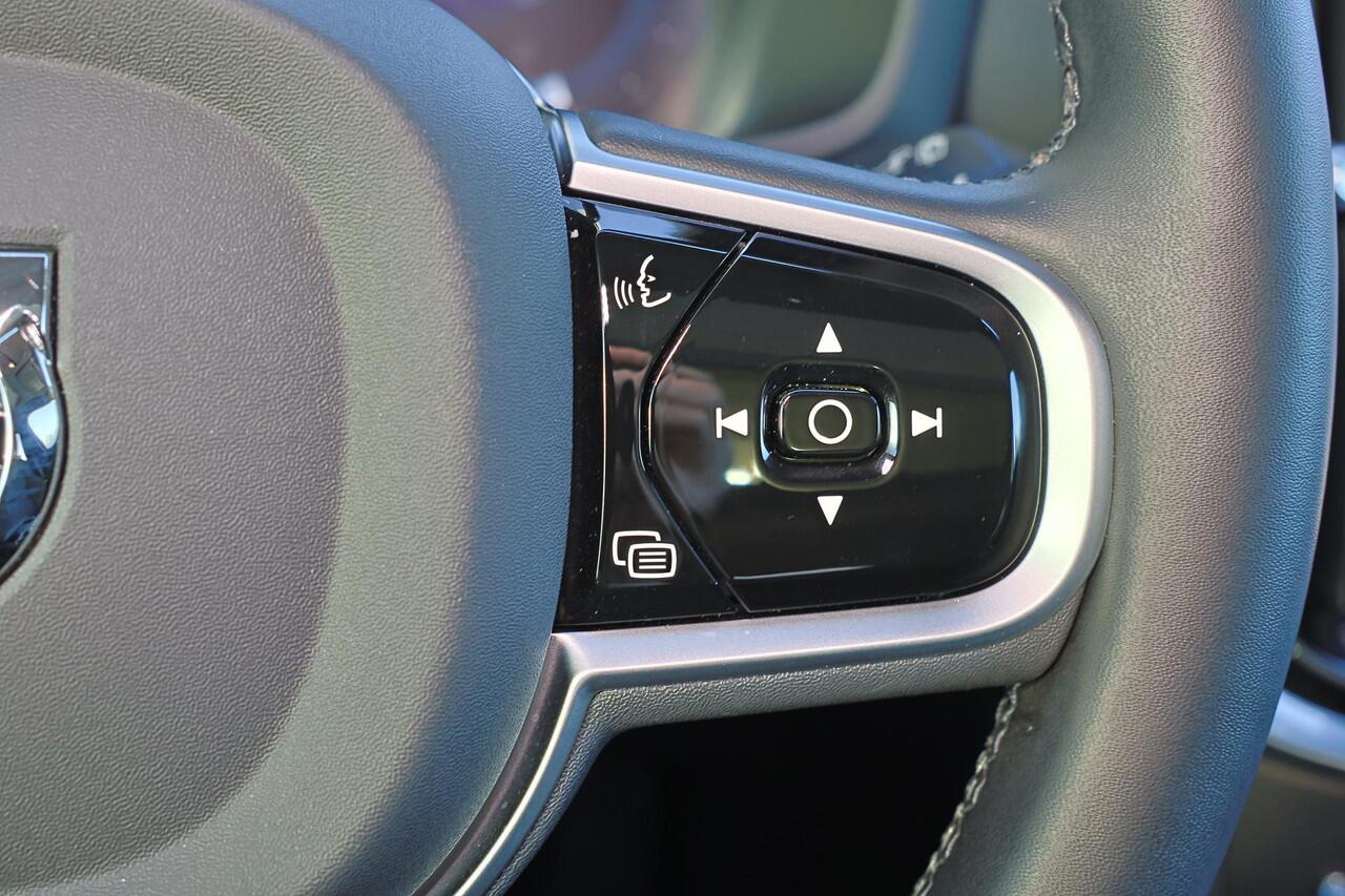 Volvo V60 B4 Plus Dark - Panorama/schuifdak - IntelliSafe Assist & Surround - 360º Camera - Harman/Kardon audio - Adaptieve LED koplampen - Verwarmde voorstoelen, stuur & achterbank - Parkeersensoren voor & achter - Elektr. bedienb. voorstoelen met geheugen - Draad