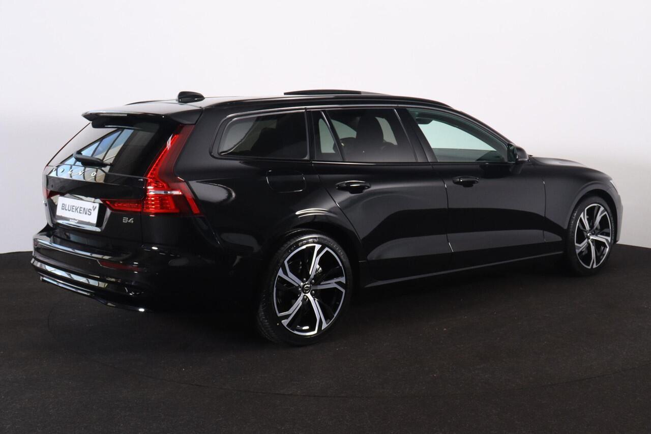 Volvo V60 B4 Plus Dark - Panorama/schuifdak - IntelliSafe Assist & Surround - 360º Camera - Harman/Kardon audio - Adaptieve LED koplampen - Verwarmde voorstoelen, stuur & achterbank - Parkeersensoren voor & achter - Elektr. bedienb. voorstoelen met geheugen - Draad
