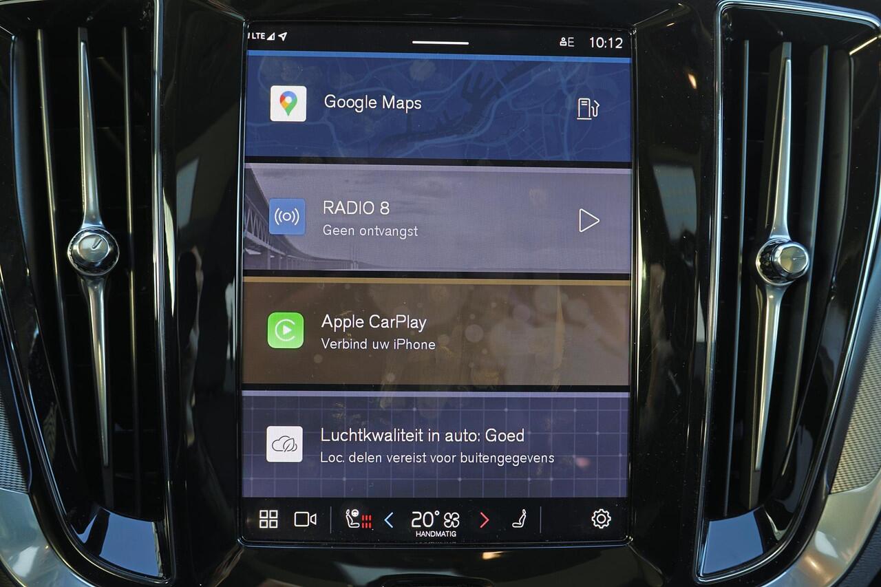 Volvo V60 B4 Plus Dark - Panorama/schuifdak - IntelliSafe Assist & Surround - 360º Camera - Harman/Kardon audio - Adaptieve LED koplampen - Verwarmde voorstoelen, stuur & achterbank - Parkeersensoren voor & achter - Elektr. bedienb. voorstoelen met geheugen - Draad