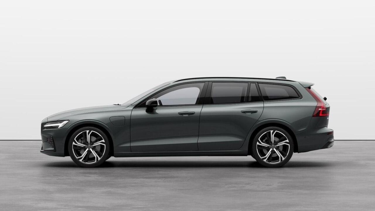 Volvo V60 2.0 T8 Plug-in hybrid AWD Plus Dark | Verwacht Dec. 2025 | Schuif/Kantel-Panoramadak | 360º Camera | Head-Up Display | Donker Getint Glas | 19" Lichtmetalen Wielen |