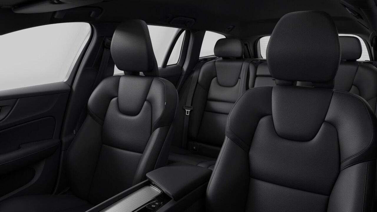 Volvo V60 B4 Essential Edition | Dec. 2025 Leverbaar | Adaptieve Cruise Control | BLIS | Parkeersensoren en Camera | Zwarte Hemel | Climate Pack | Zwart Lederen Interieur | Extra Getint Glas |