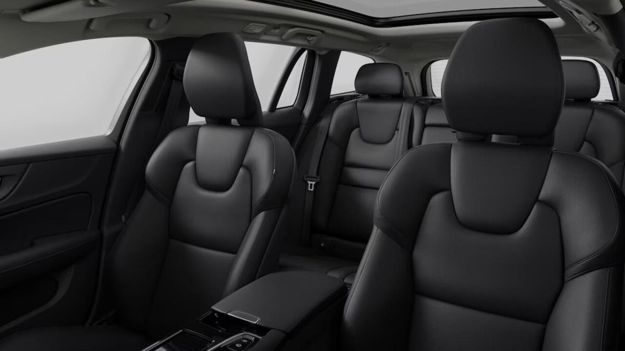 Volvo V60 T8 Plug-in hybrid AWD Plus Perform. Ed. Dark | Dec. 2025 Leverbaar | Panoramisch Schuif-/Kanteldak | Polestar Performance | Adaptieve Cruise Control | BLIS | 360 Graden Camera | Extra Getint Glas | 19 Inch Lichtmetalen velgen | Harman Kardon Premium Sound