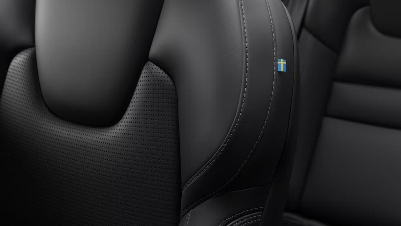 Volvo V60 T8 Plug-in hybrid AWD Ultra Perf. Ed. Dark | Dec. 2025 Leverbaar | Bowers & Wilkins Premium Sound | Massage | 360 Graden Camera | Stoelventilatie | Panoramisch Schuif-/Kanteldak | Adaptieve Cruise Control | BLIS | Keyless | Polestar Performance |