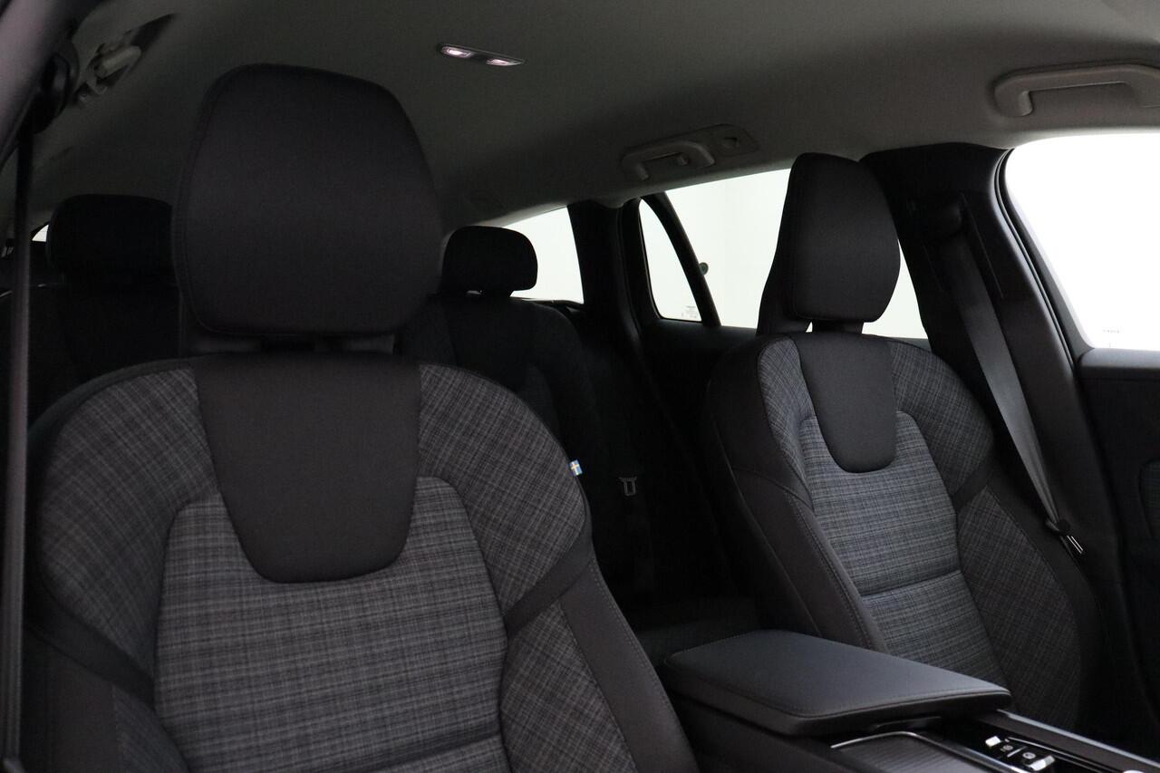 Volvo V60 B4 (M-HYBRID) ESSENTIAL BLACK EDITON -CAMERA|CLIMATE|19"|CARPLAY|PRIVACY.GLAS