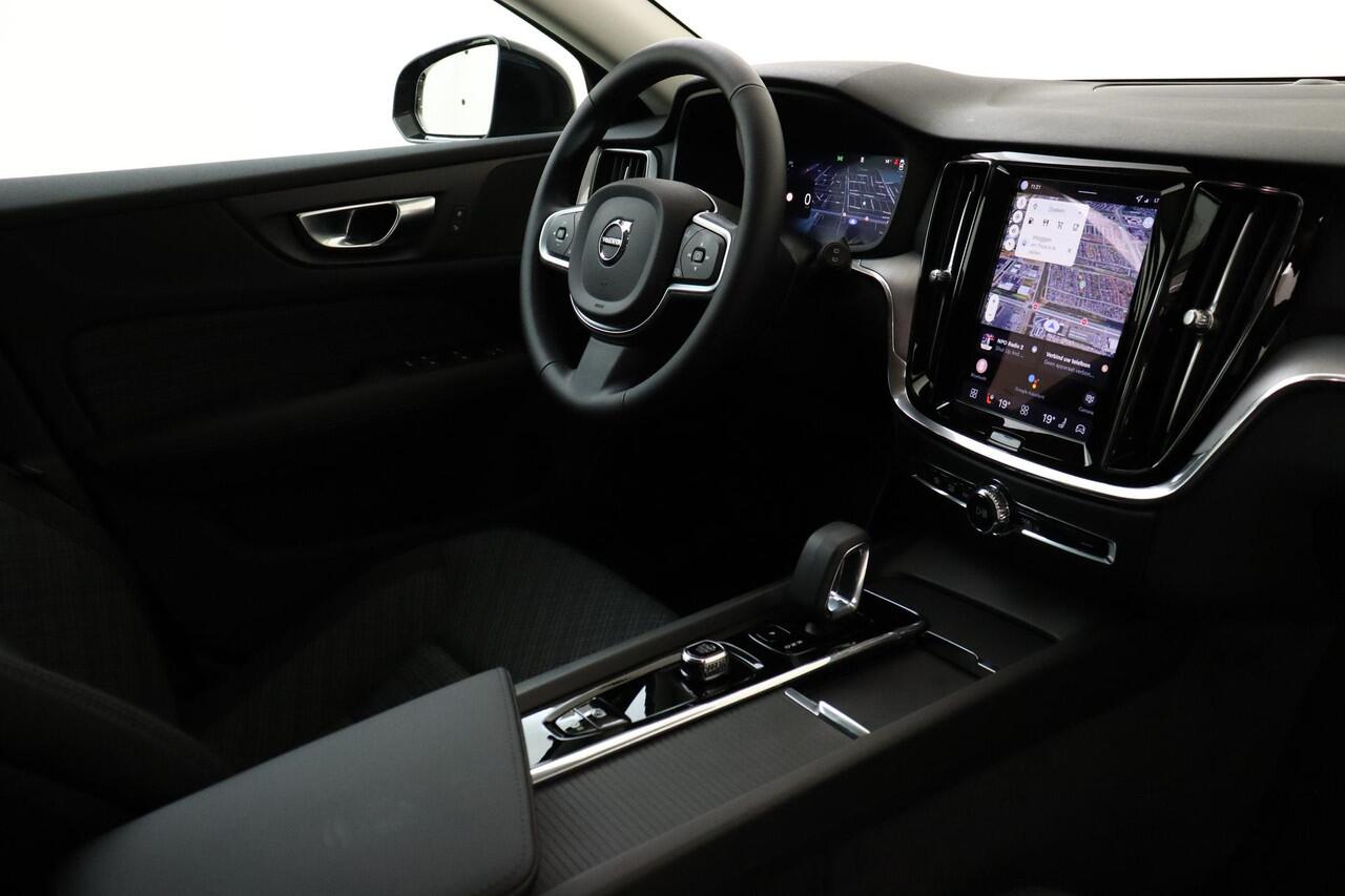 Volvo V60 B4 (M-HYBRID) ESSENTIAL BLACK EDITON -CAMERA|CLIMATE|19"|CARPLAY|PRIVACY.GLAS