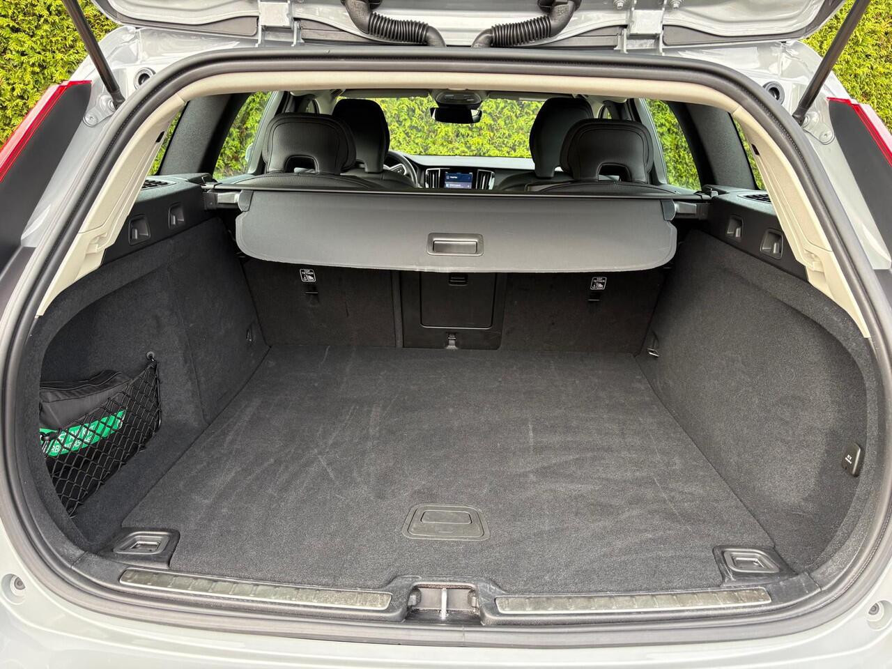 Volvo V60 2.0 T6 Plug-in hybrid AWD Essential Bright