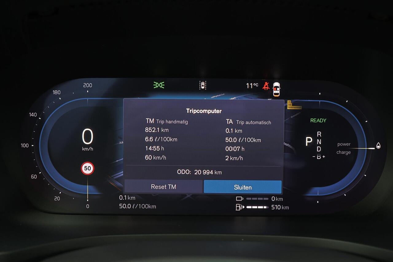 Volvo V60 T6 Recharge AWD Essential - IntelliSafe Assist & Surround - Parkeercamera achter - Verwarmde voorstoelen, stuur & achterbank - Parkeersensoren voor & achter - High Performance audio - Elektr. inklapbare trekhaak - 18' LMV