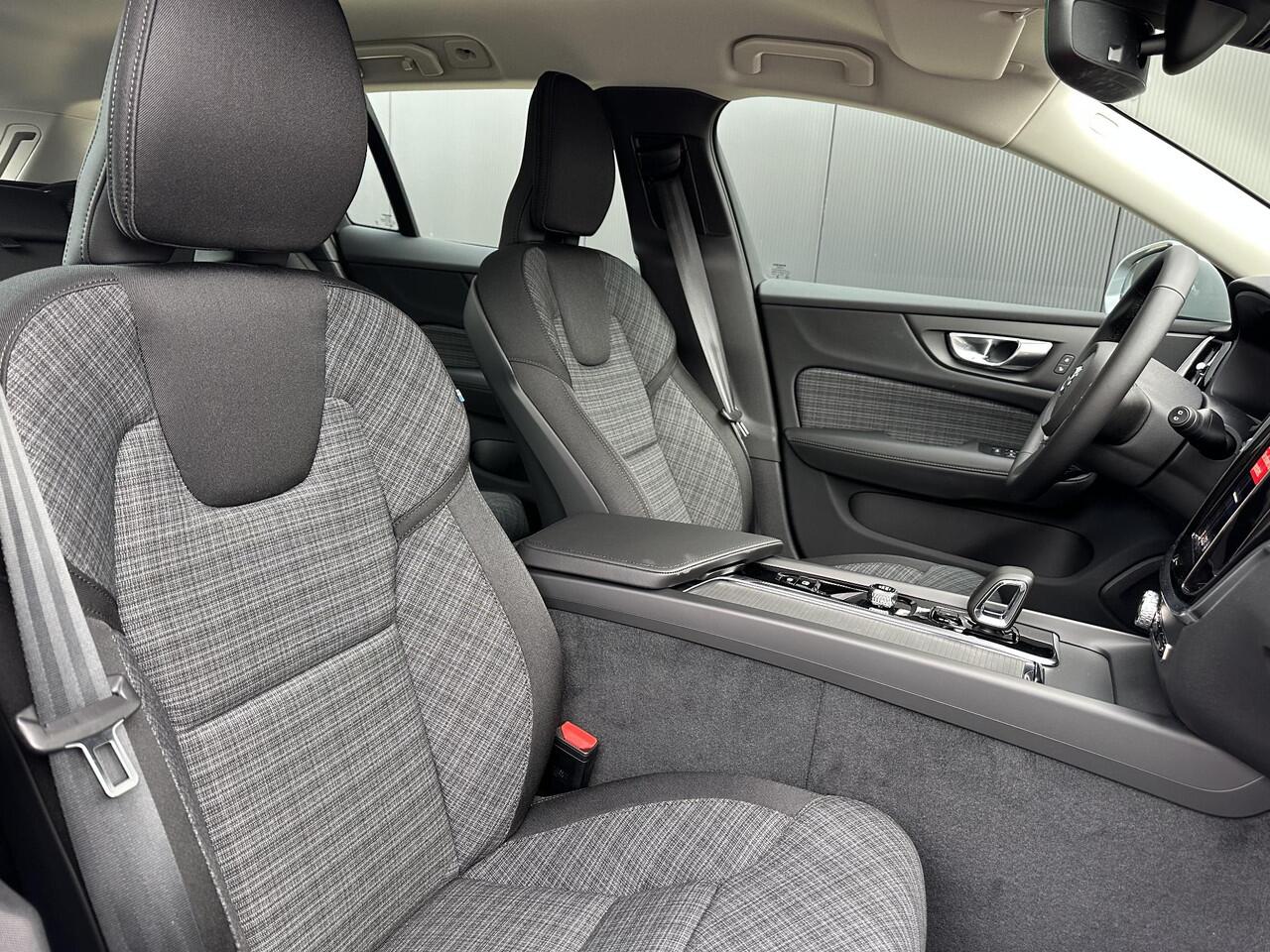 Volvo V60 2.0 B4 Essential Edition Climate / park assist / Driver assist / 18 inch.