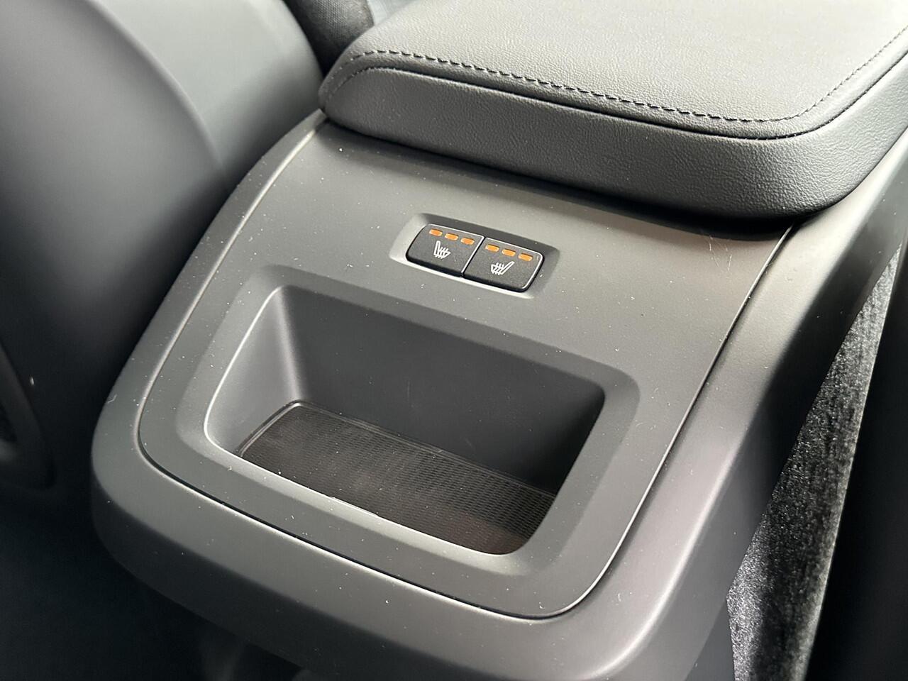 Volvo V60 2.0 B4 Essential Edition Climate / park assist / Driver assist / 18 inch.