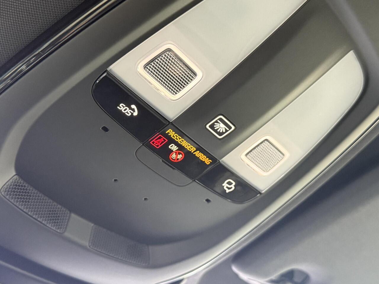 Volvo V60 2.0 T6 Plug-in hybrid AWD Plus Dark | 360° Camera | Stoel en stuurverwarming | Trekhaak | Adaptieve cruise control | Harman/Kardon audio | BLIS dodehoekdetectie |