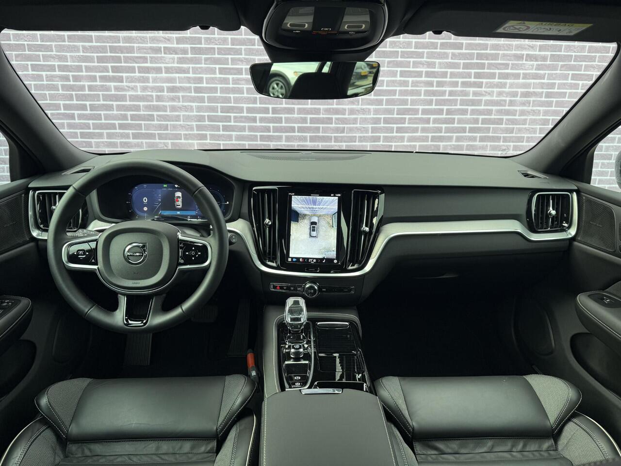 Volvo V60 2.0 T6 Plug-in hybrid AWD Plus Dark | 360° Camera | Stoel en stuurverwarming | Trekhaak | Adaptieve cruise control | Harman/Kardon audio | BLIS dodehoekdetectie |