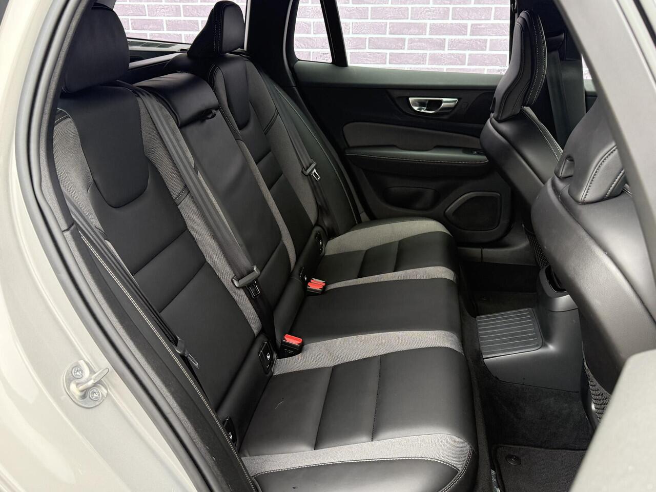 Volvo V60 2.0 T6 Plug-in hybrid AWD Plus Dark | 360° Camera | Stoel en stuurverwarming | Trekhaak | Adaptieve cruise control | Harman/Kardon audio | BLIS dodehoekdetectie |