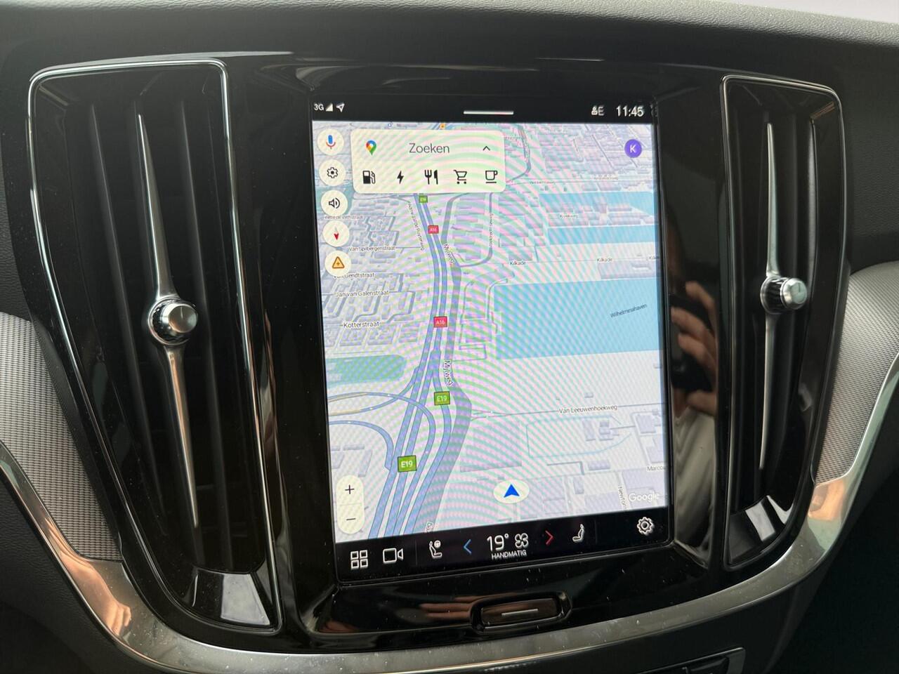 Volvo V60 2.0 T8 Plug-in hybrid AWD Plus Bright | Panoramadak | Head-up Display | Harman/Kardon Audio | Extra getint glas |