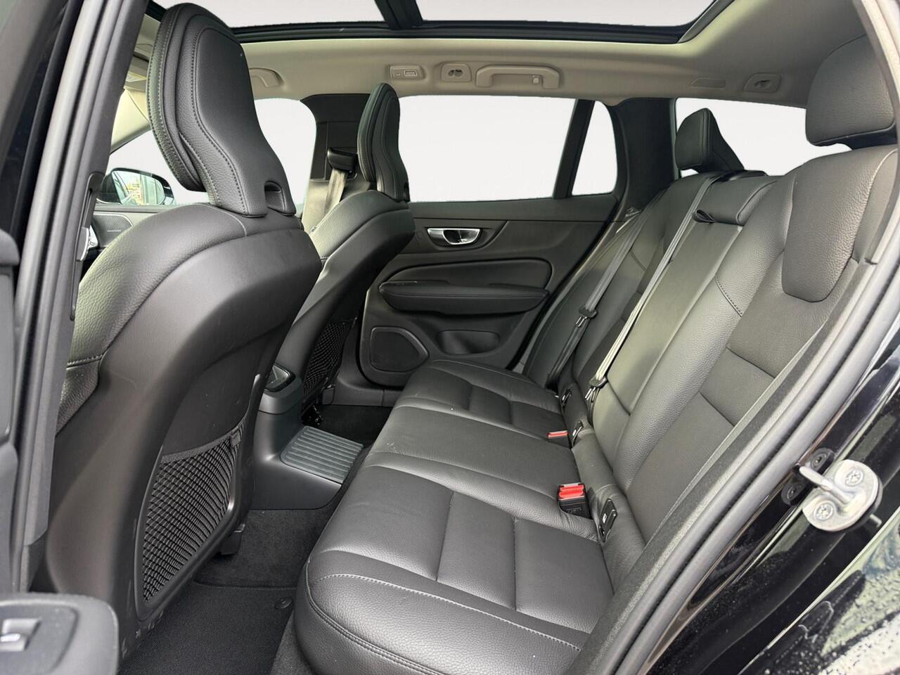 Volvo V60 2.0 T8 Plug-in hybrid AWD Plus Bright | Panoramadak | Head-up Display | Harman/Kardon Audio | Extra getint glas |