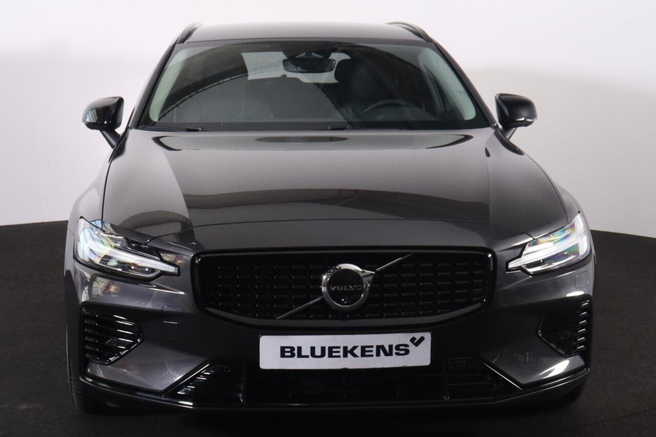 Volvo V60 T6 Recharge AWD Plus Dark - IntelliSafe Assist & Surround - 360º Camera - Harman/Kardon audio - Adaptieve LED koplampen - Verwarmde voorstoelen, stuur & achterbank - Parkeersensoren voor & achter - Elektr. bedienb. voorstoelen met geheugen - Extra getint 