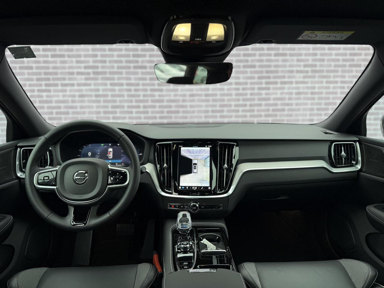 Volvo V60 2.0 T6 Plug-in hybrid AWD Plus Dark | 360° Camera | Stoel en stuurverwarming | Trekhaak | Adaptieve cruise control | Harman/Kardon audio | BLIS dodehoekdetectie |