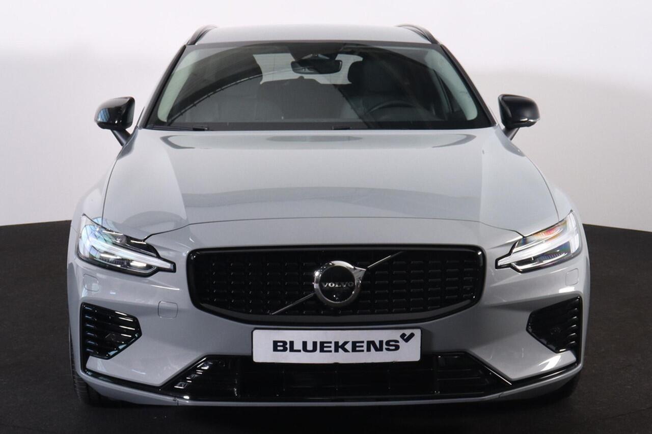 Volvo V60 T6 Recharge AWD Plus Dark - IntelliSafe Assist & Surround - 360º Camera - Harman/Kardon audio - Adaptieve LED koplampen - Verwarmde voorstoelen, stuur & achterbank - Parkeersensoren voor & achter - Elektr. bedienb. voorstoelen met geheugen - Extra getint 