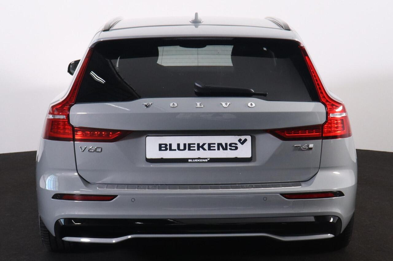 Volvo V60 T6 Recharge AWD Plus Dark - IntelliSafe Assist & Surround - 360º Camera - Harman/Kardon audio - Adaptieve LED koplampen - Verwarmde voorstoelen, stuur & achterbank - Parkeersensoren voor & achter - Elektr. bedienb. voorstoelen met geheugen - Extra getint 