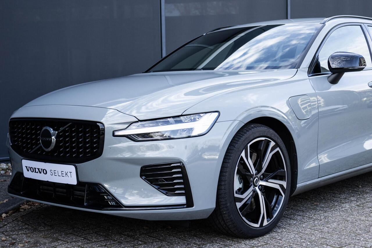 Volvo V60 T6 Plug-in hybrid AWD Plus Dark | | Verwarmbare voorstoelen | Verwarmbaar stuurwiel | Verwarmbare achterbank | Charcoal Sportleder | Zwarte hemel | 19 inch Lichtmetalen velgen | Parkeercamera | Elektrische verstelbare voorstoelen met geheugen | Premium au
