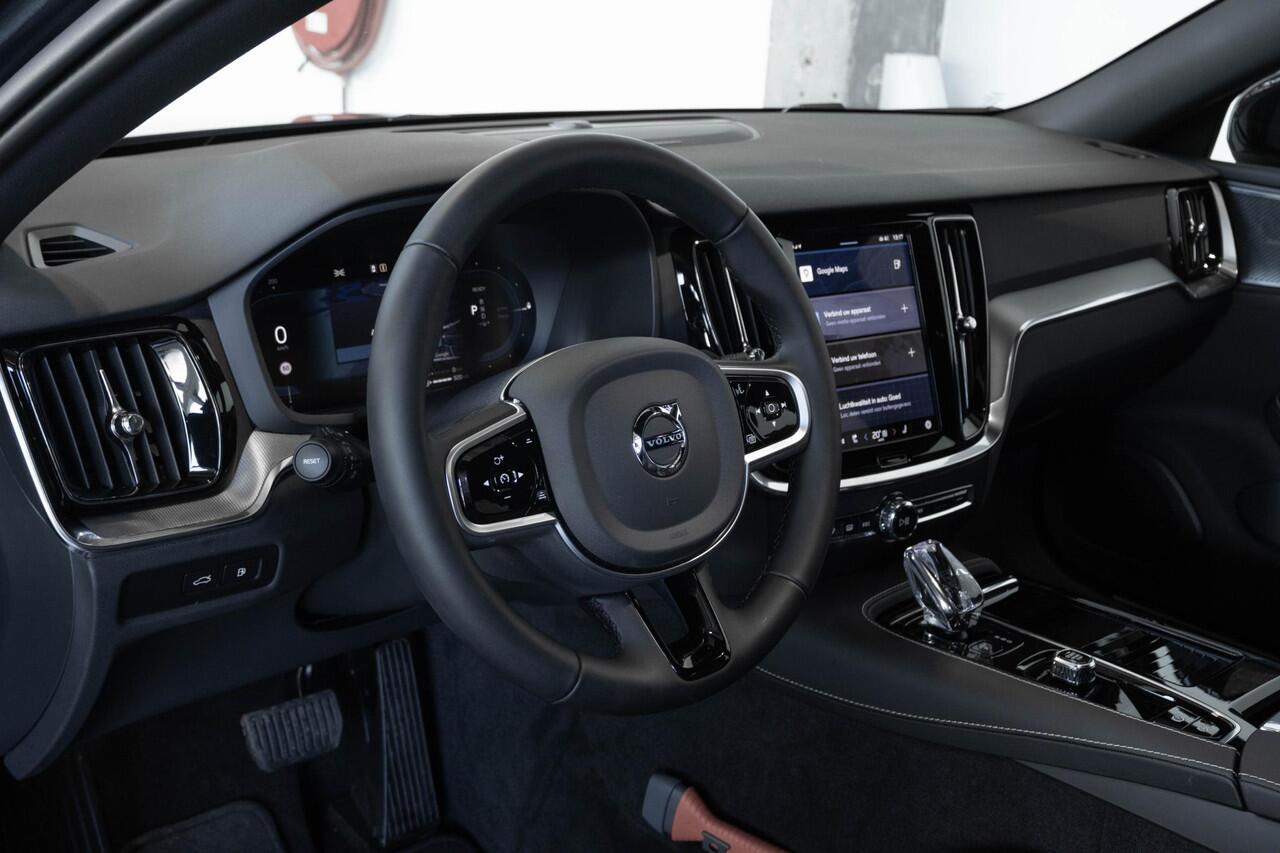 Volvo V60 2.0 T6 Plug-in hybrid AWD Plus Dark | Adaptive Cruise Control | 360° Parkeercamera | Stoelverwarming | Stuurwielverwarming | Harman Kardon Premium Audio | Electrische wegklapbare trekhaak | Google infotainment | Longe Range