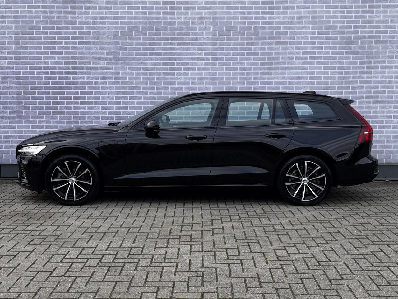 Volvo V60 2.0 T6 Plug-in hybrid AWD Plus Dark | Sportstoelen | Trekhaak | Harman Kardon Audio | 360 Camera | Elektrisch Verstelbare Voorstoelen | Adaptive Cruise Control | Keyless