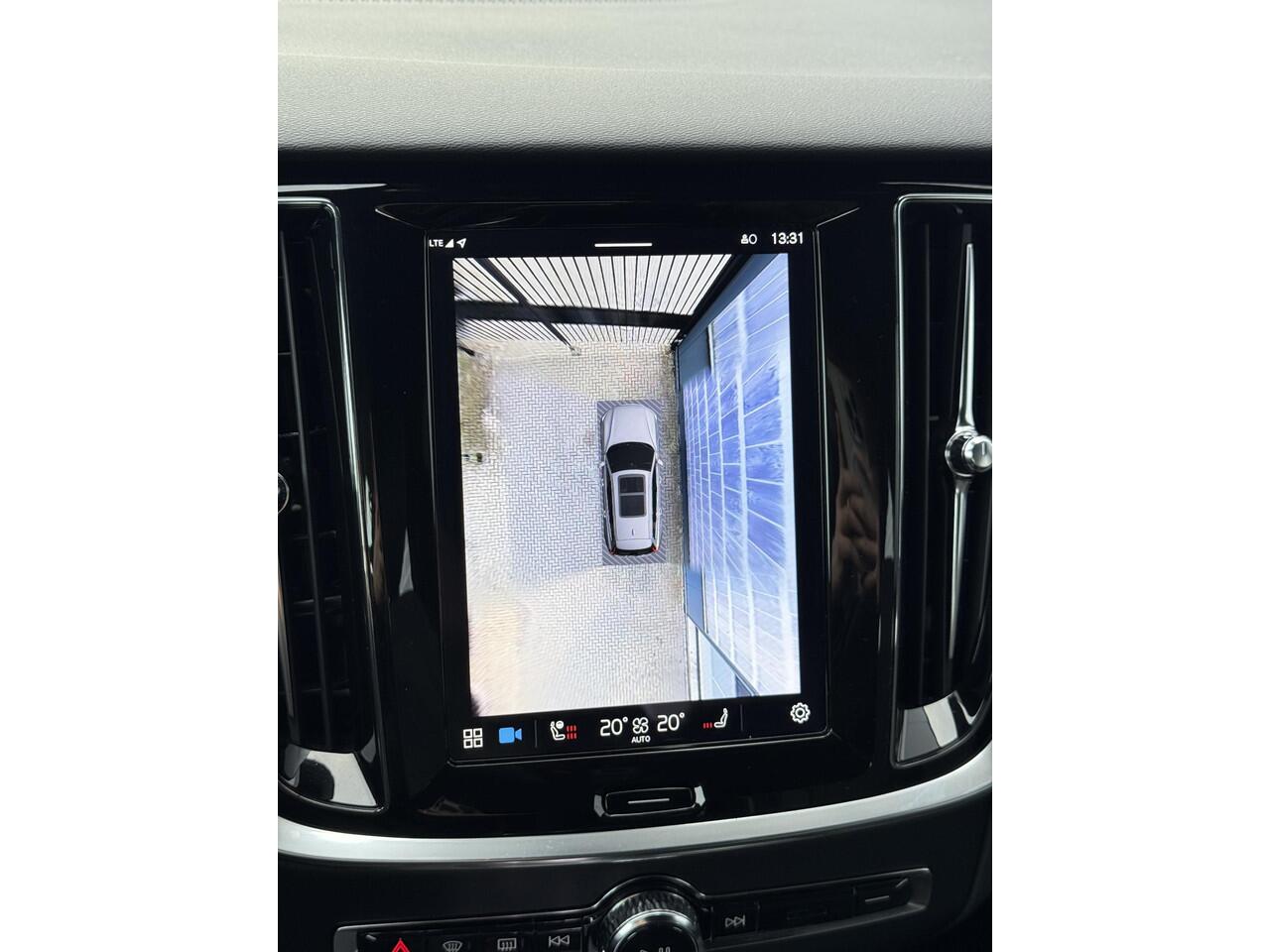 Volvo V60 2.0 T6 Plug-in hybrid AWD Plus Dark | Sportstoelen | Trekhaak | Harman Kardon Audio | 360 Camera | Elektrisch Verstelbare Voorstoelen | Adaptive Cruise Control | Keyless