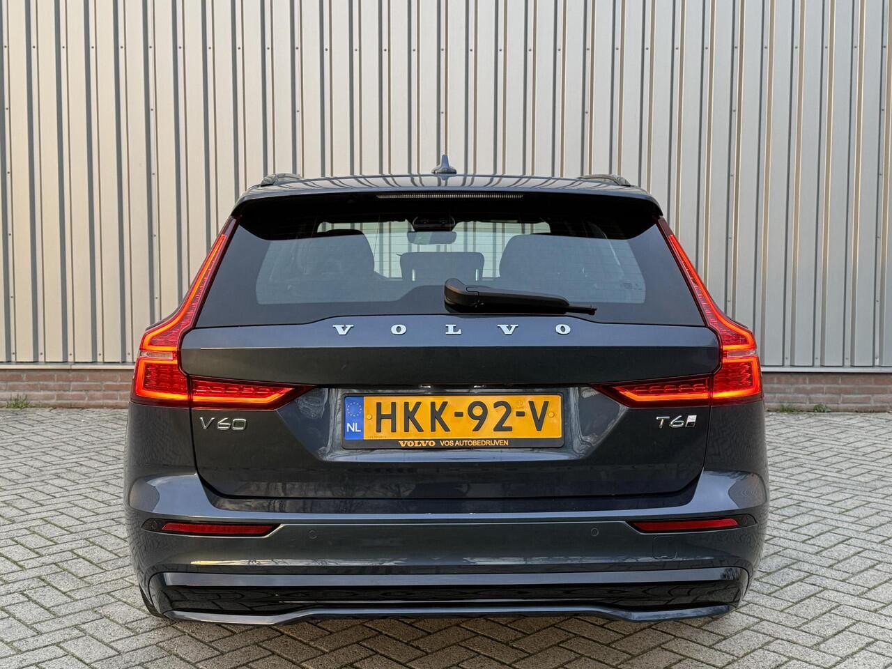 Volvo V60 2.0 T6 Plug-in hybrid AWD Plus Dark l Verwarmbare voorruit l Trekhaak l 360 Camera l
