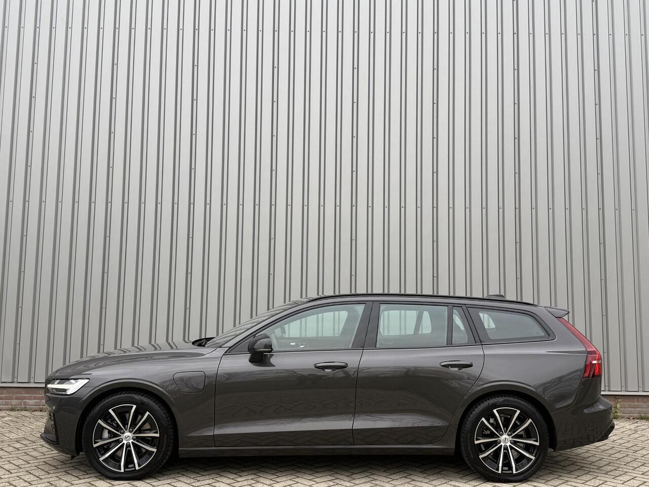 Volvo V60 2.0 T6 Plug-in hybrid AWD Plus Dark l Verwarmbare Voorruit l Trekhaak l 360 camera l