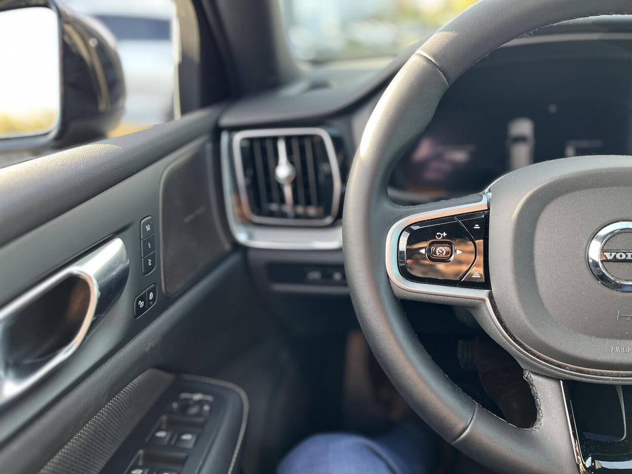 Volvo V60 T6 Plug-in hybrid AWD Plus Dark