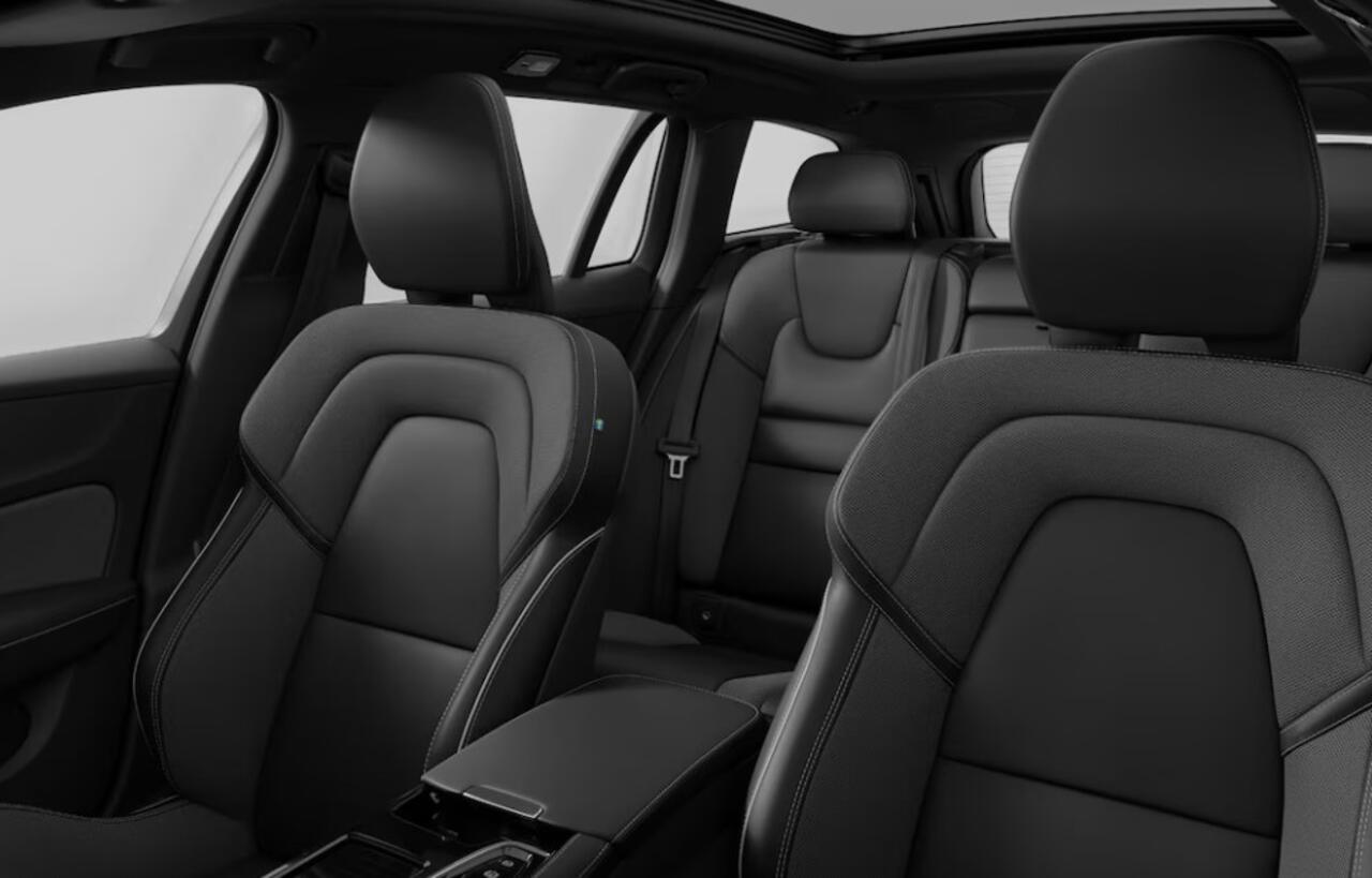 Volvo V60 T8 Plug-in hybrid AWD Plus Dark | Schuif-/Kanteldak | Harman Kardon Audio | Adaptive Cruise Control | Achteruitrijcamera | Keyless Entry | Elek. Verst. Voorstoelen